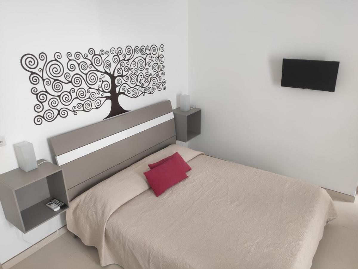 Casa Vacanze Rossini 切萨雷奥港 外观 照片