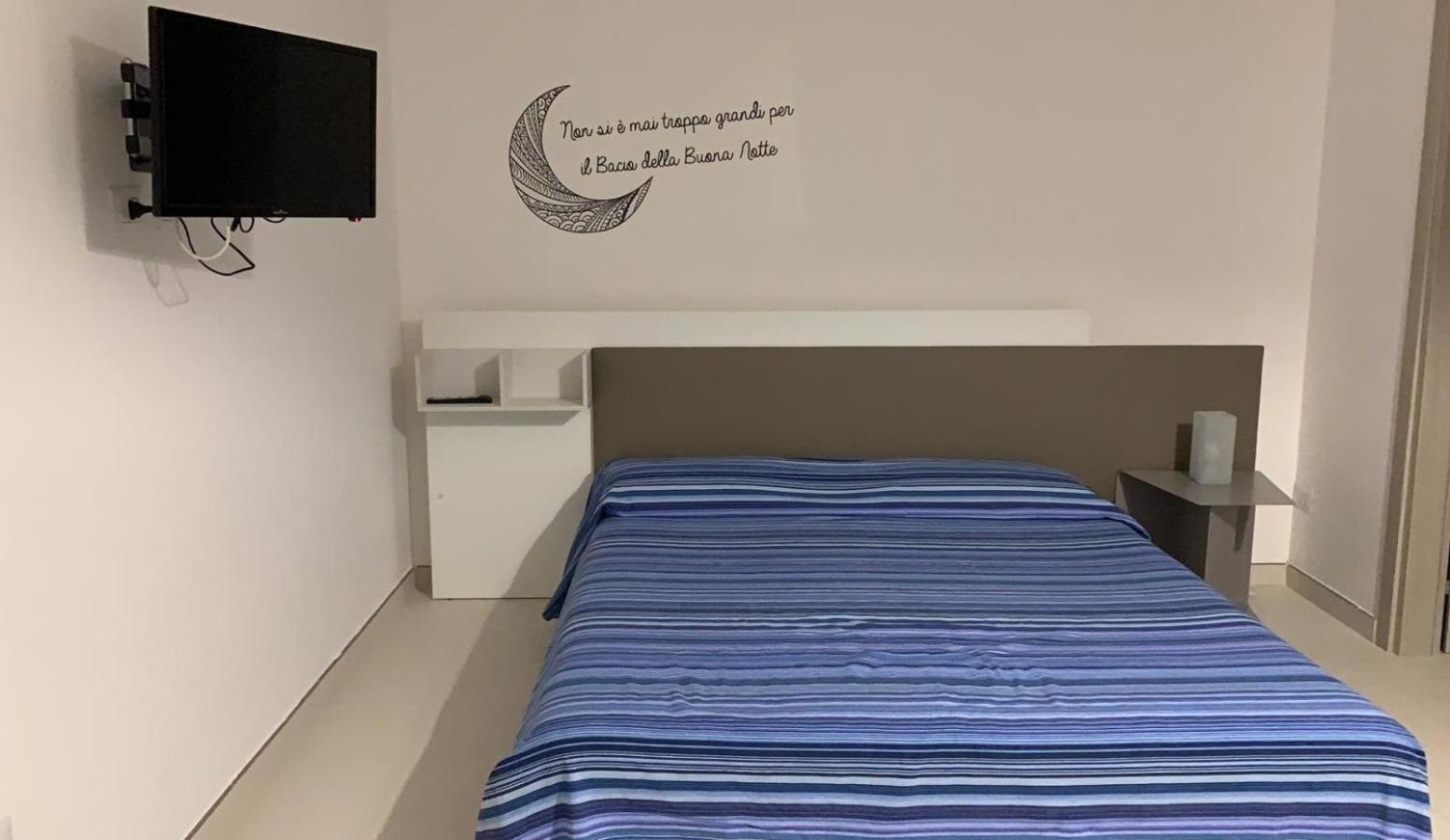 Casa Vacanze Rossini 切萨雷奥港 外观 照片